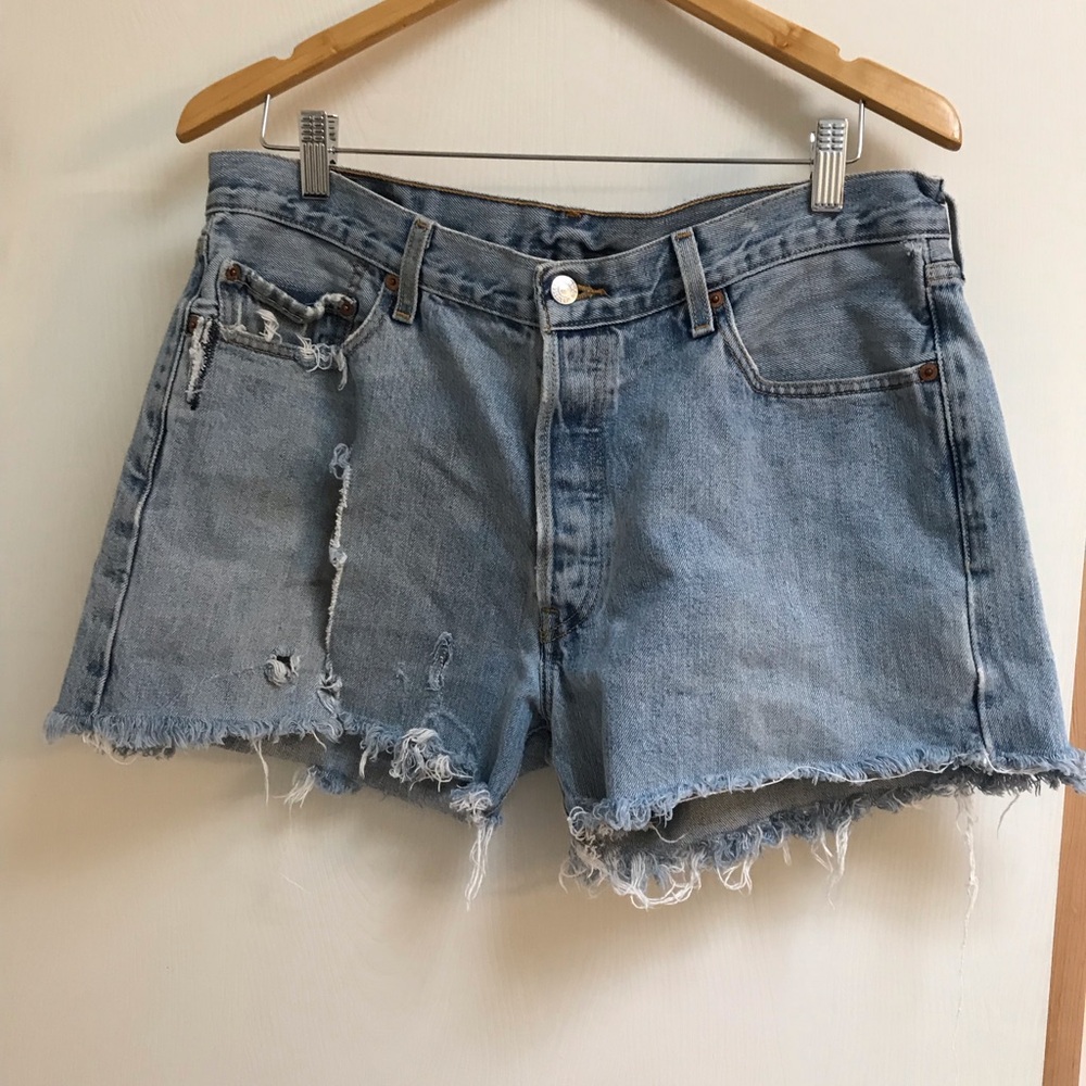 Levis 501 Women’s  36 Buttonfly Very Distressed Shorts Blue